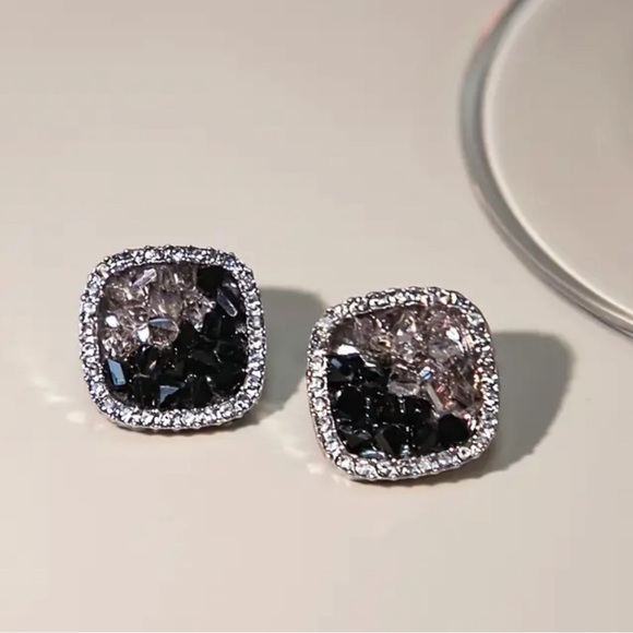 Square Ombré Stud Earrings - Picture 2 of 4